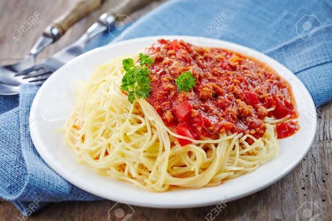Spaghetti bolognese with red sauce